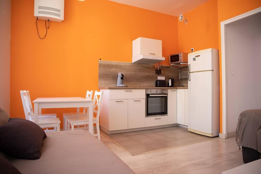 La Fontaine Neuve-Avallon-5 Personnes-1 Chambre-3 Lits-Parking-Wifi Экстерьер фото