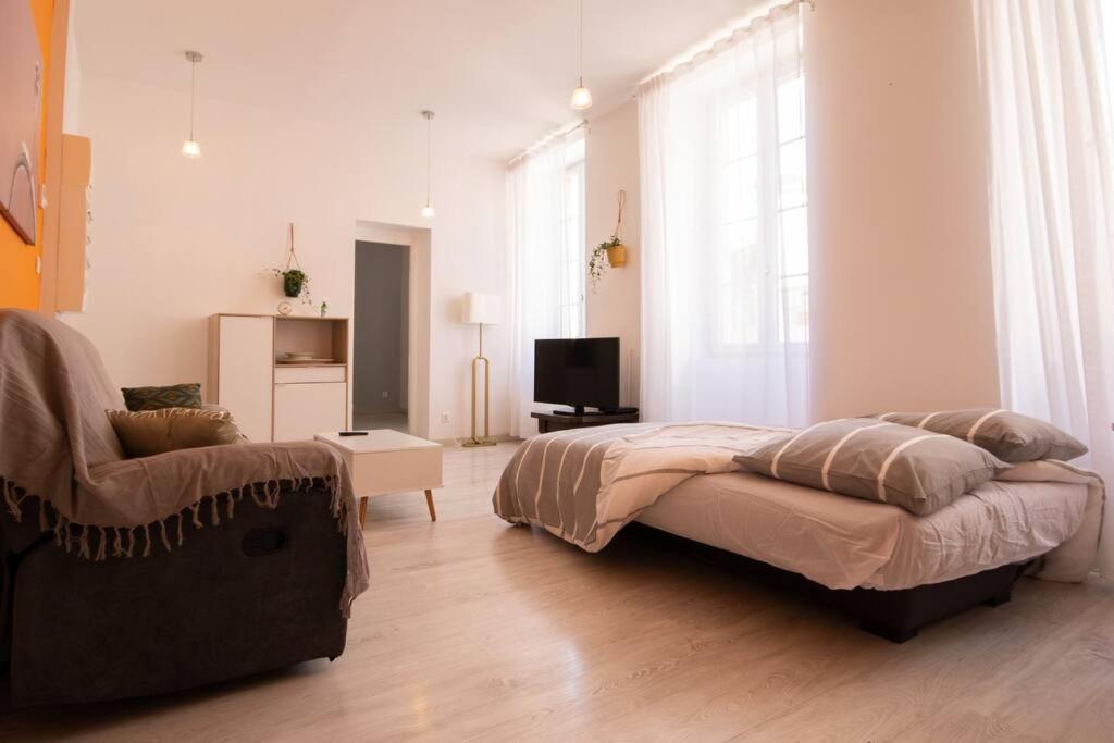 La Fontaine Neuve-Avallon-5 Personnes-1 Chambre-3 Lits-Parking-Wifi Экстерьер фото